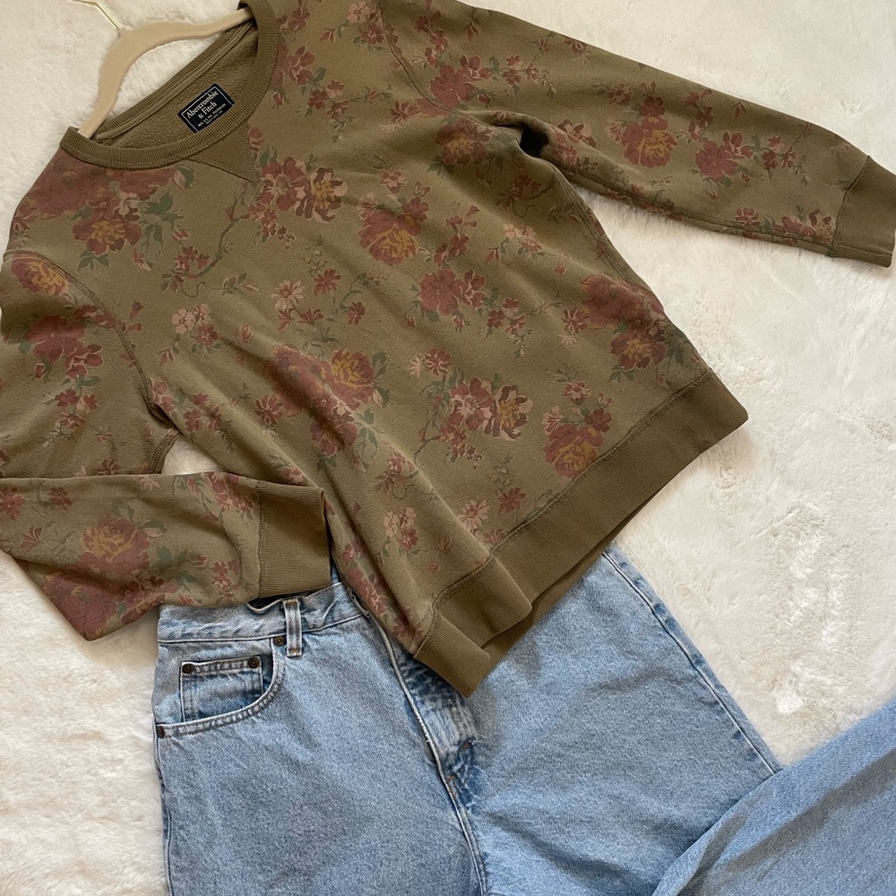 Floral Print Sweatshirt and Light Wash Jeans